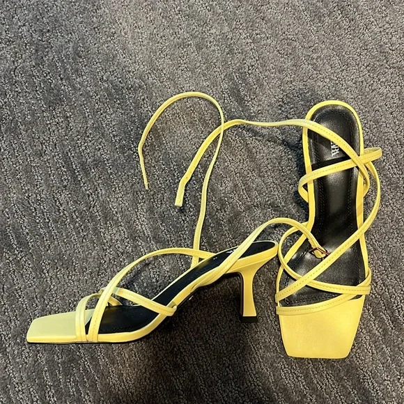 New Zara kitten heel sandals. Size 36. - Picture 2 of 4